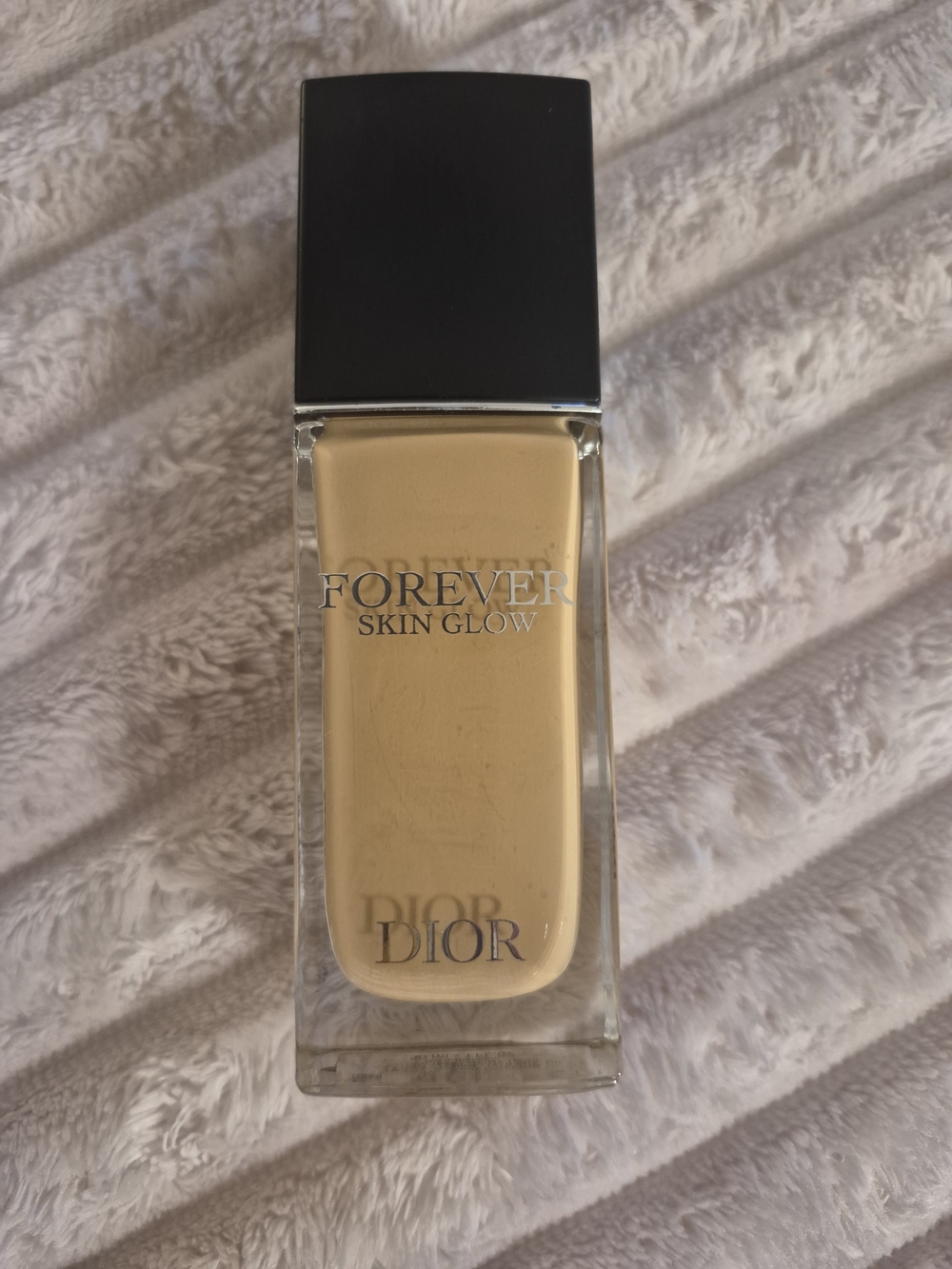 Dior Forever Skin Glow Foundation - Light Warm Beige with Black Cap